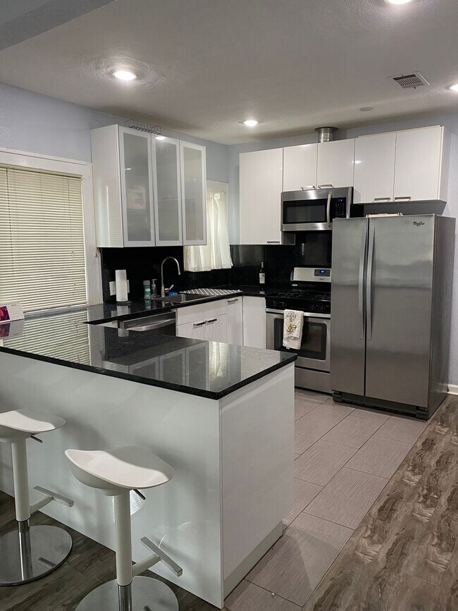 4402 Duval St Austin, TX 78751 photo 4