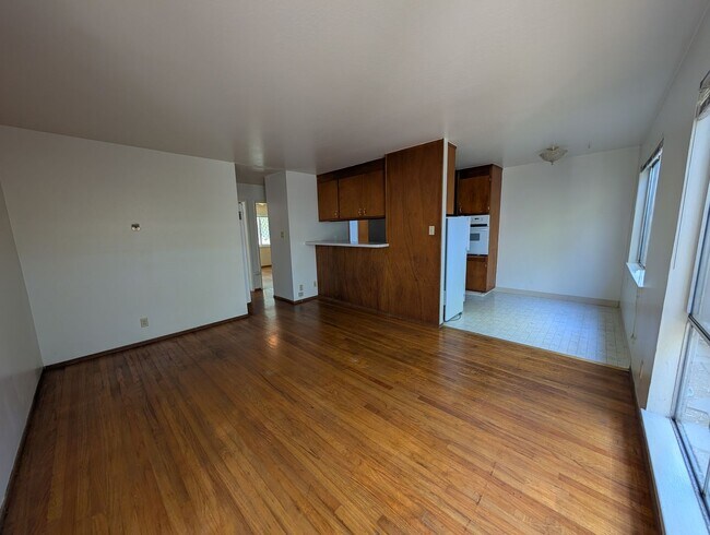 2155 Acton St Berkeley, CA 94702 photo 2