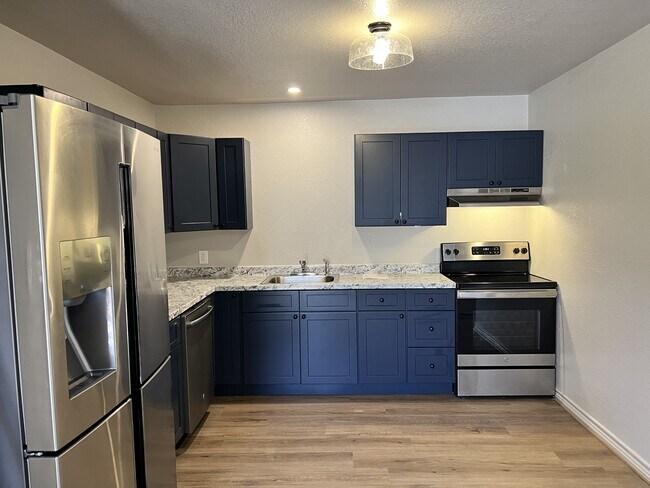 409 W Avenue H Belton, TX 76513 photo 3