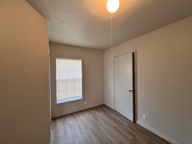 409 W Avenue H Belton, TX 76513 photo 4