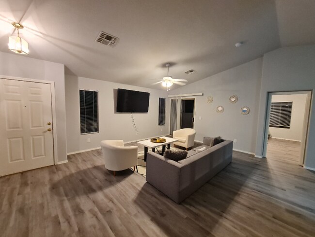 11305 West Pinehollow Drive, Surprise, AZ 85378 photo 2