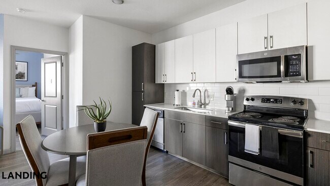 1001 S Center St Arlington, TX 76010 photo 4