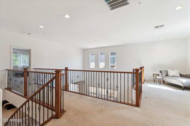 9042 W Pinnacle Vista Dr Peoria, AZ 85383 photo 4