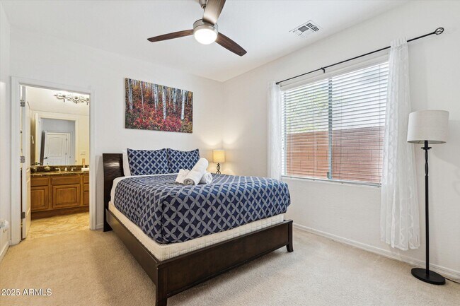 9042 W Pinnacle Vista Dr Peoria, AZ 85383 photo 2