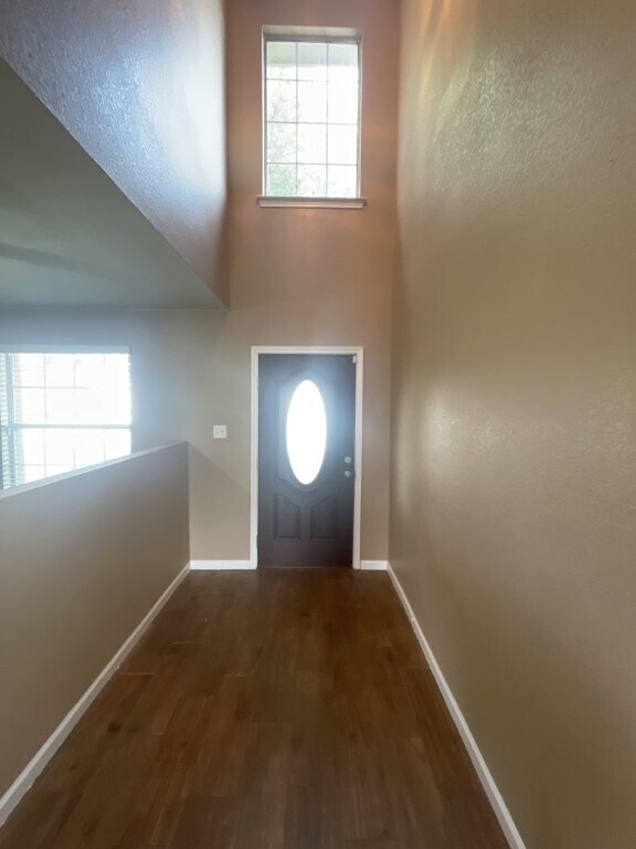 2209 Whistling Way Taylor, TX 76574 photo 2