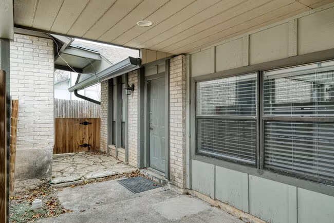 6407 Auburn Dr Austin, TX 78723 photo 3