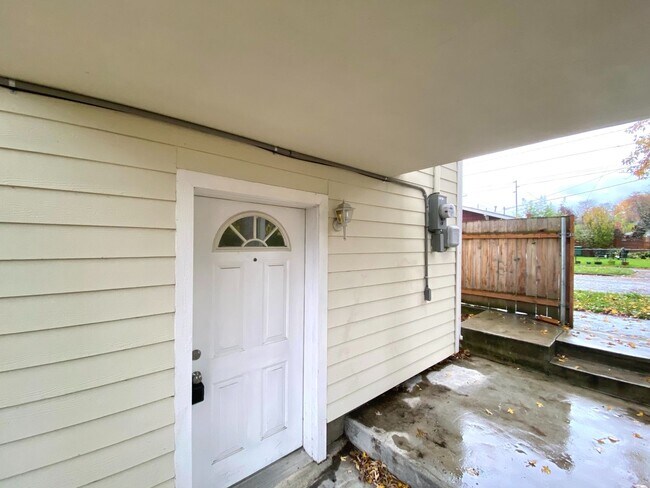 5503 5th Ave NE Seattle, WA 98105 photo 3