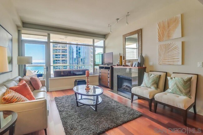 700 W E St San Diego, CA 92101 photo 4