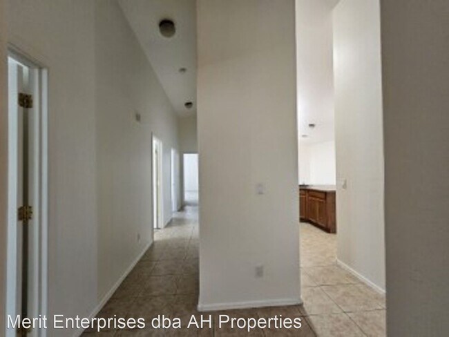 7204 S 56th Ln Phoenix, AZ 85339 photo 4