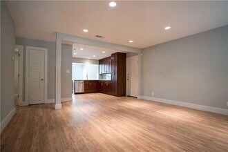 809 Sussex Dr Austin, TX 78745 photo 3