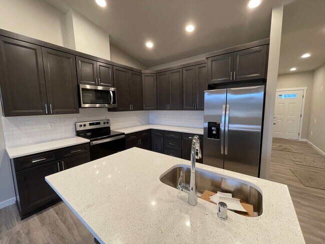 5708 79th St W Lakewood, WA 98499 photo 4
