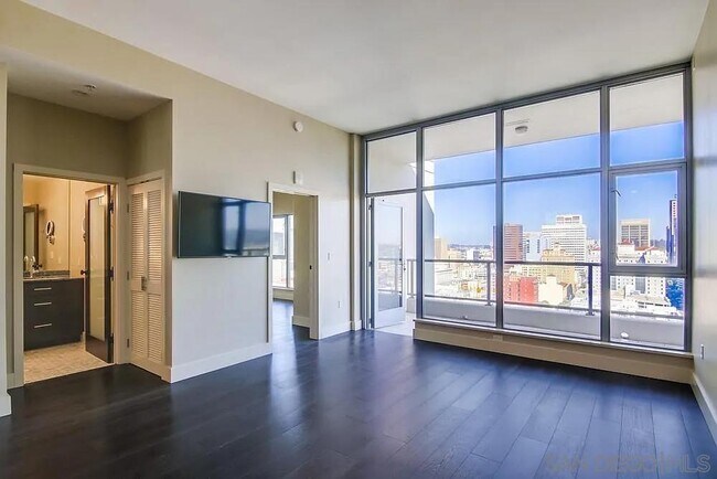 575 Sixth Ave San Diego, CA 92101 photo 2