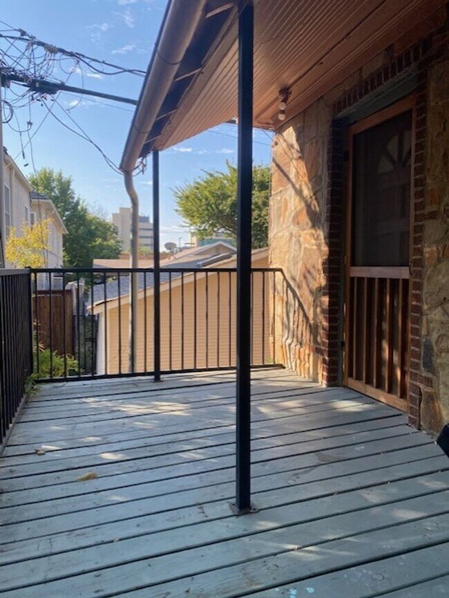 3333 W 5th St Fort Worth, TX 76107 photo 3