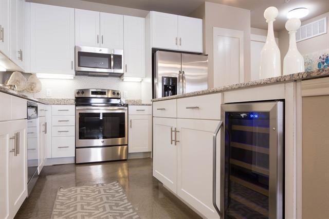 908 N Bishop Ave Dallas, TX 75208 photo 5