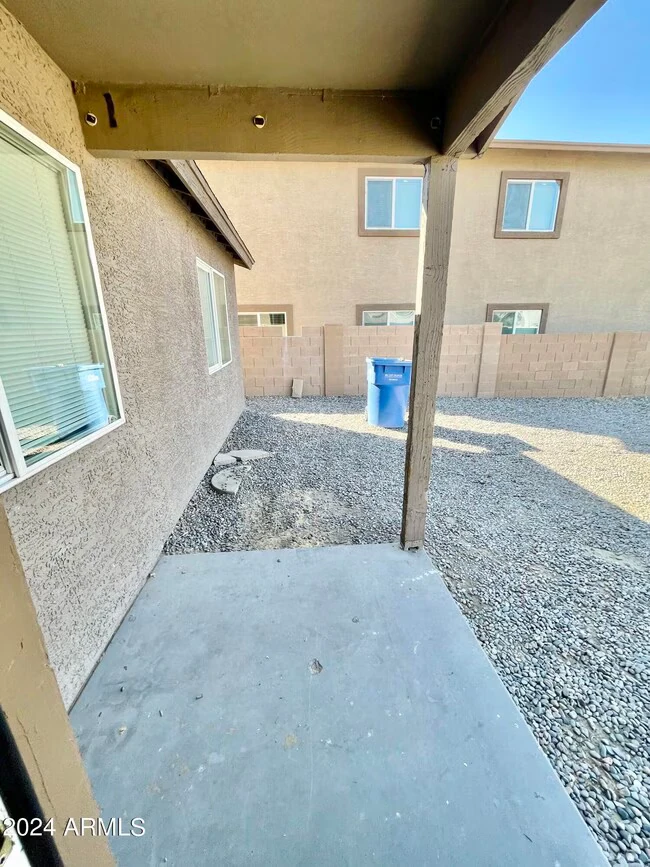 9609 N 13TH Street photo 3