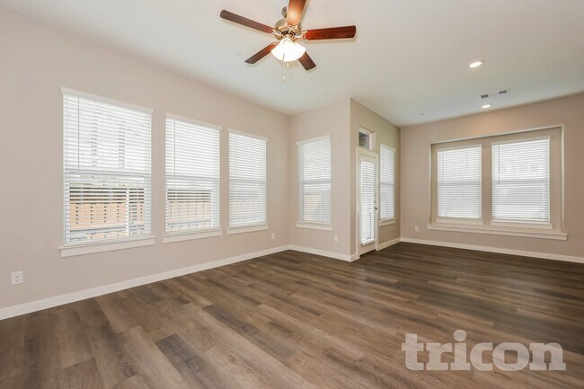 3016 Songbird Ln Garland, TX 75043 photo 3