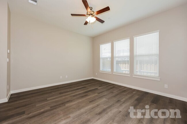 3016 Songbird Ln Garland, TX 75043 photo 2