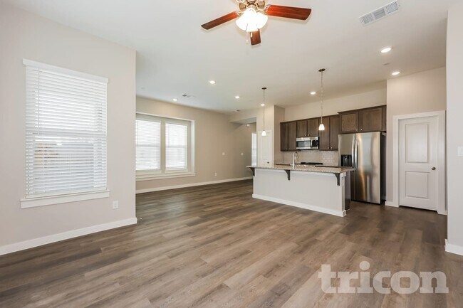 3016 Songbird Ln Garland, TX 75043 photo 4