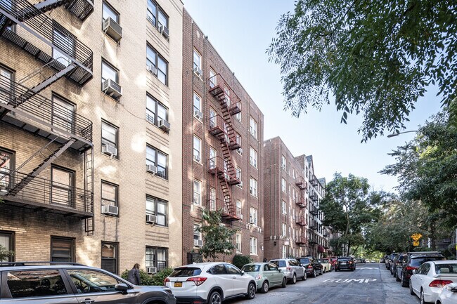 187 Pinehurst Avenue photo 4