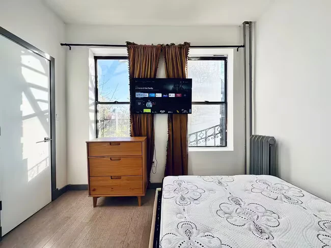 Furnished room/NOT APARTMENT photo 4