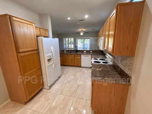 18678 N Granite Ct Surprise, AZ 85387 photo 3