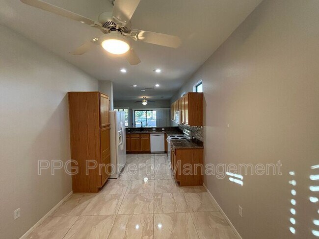18678 N Granite Ct Surprise, AZ 85387 photo 5