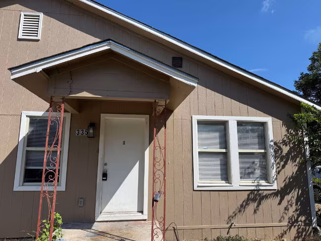 335 Monticello Ct San Antonio, TX 78223 photo 2