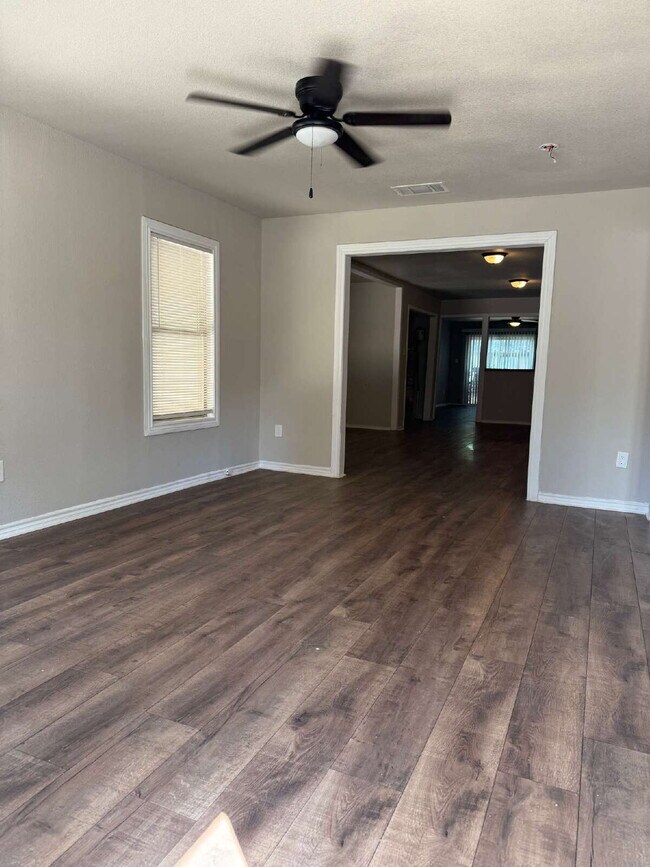 335 Monticello Ct San Antonio, TX 78223 photo 5