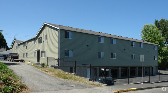 Cedar Pointe Apartments photo 3