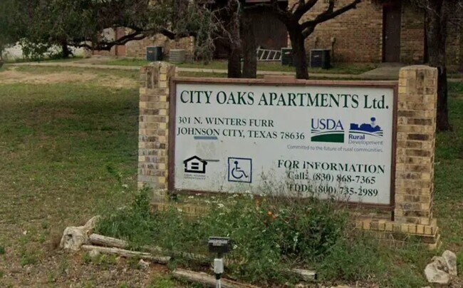 301 N Winters Furr Johnson City, TX 78636 photo 5