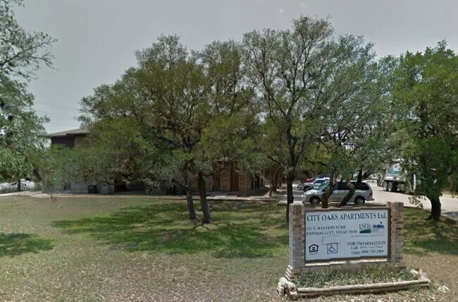 301 N Winters Furr Johnson City, TX 78636 photo 2