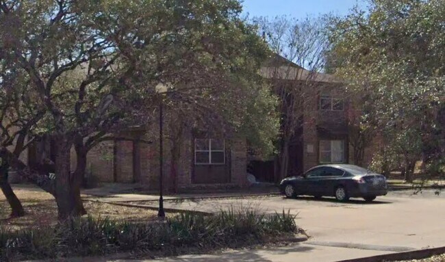 301 N Winters Furr Johnson City, TX 78636 photo 4
