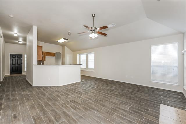 2926 Cowboy Dr Dallas, TX 75237 photo 3