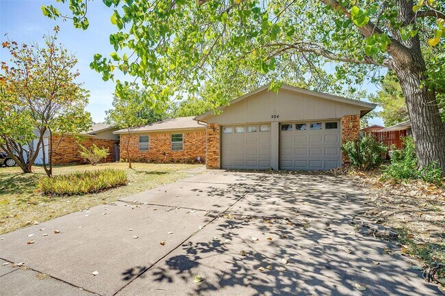 204 Blue Ridge Trail, Saginaw, TX 76179 photo 3