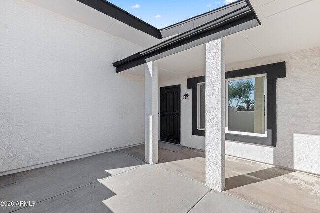 16817 N Meadow Park Dr Sun City, AZ 85351 photo 5