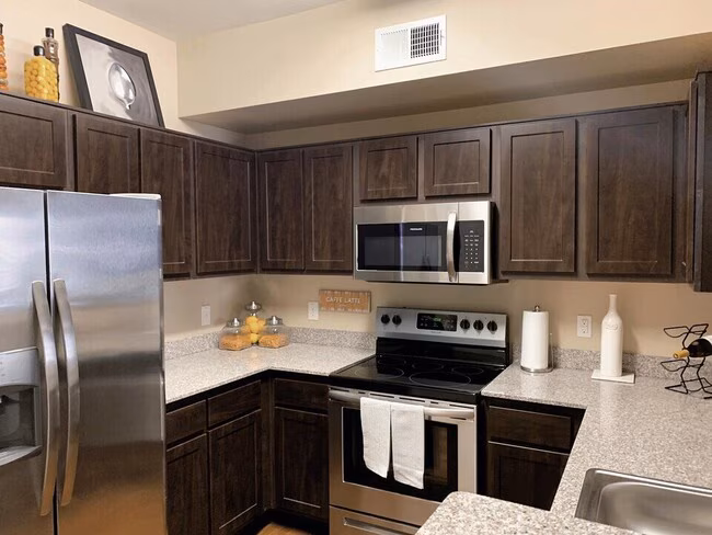13709 Travis Heights Ln Houston, TX 77059 photo 2