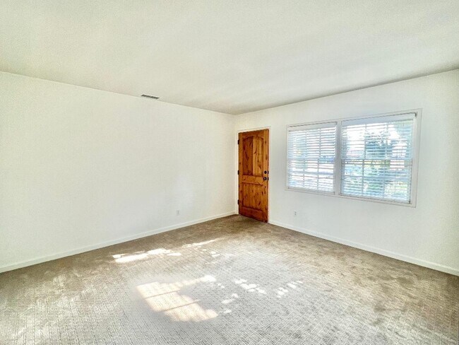 4256 Noyes St San Diego, CA 92109 photo 4