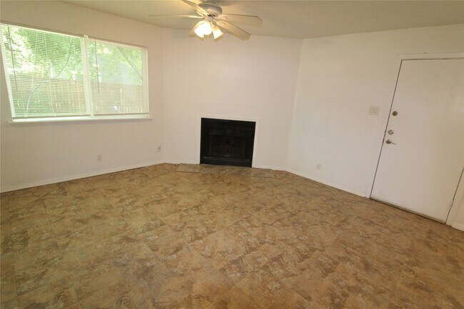 6800 Trendal Ln Austin, TX 78744 photo 3