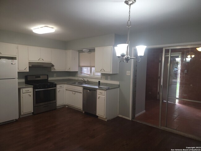 6110 Evers Rd San Antonio, TX 78238 photo 4