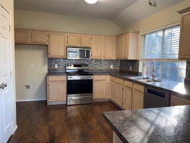 7901 Old Hickory Dr Fort Worth, TX 76182 photo 4