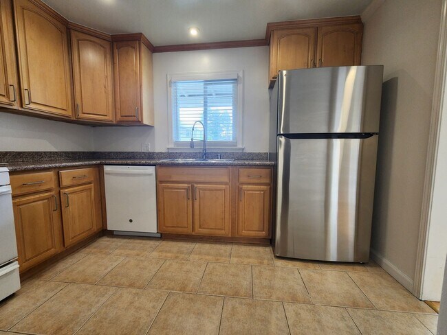 1858 Latham St Mountain View, CA 94041 photo 4
