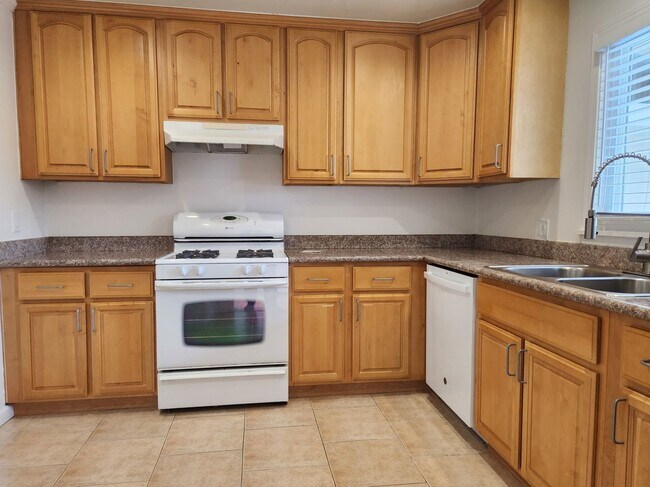 1858 Latham St Mountain View, CA 94041 photo 3