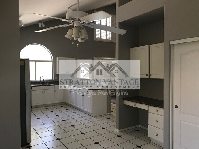 4740 E Desert Ln photo 3