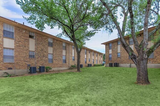 5501 Adams Dr Haltom City, TX 76117 photo 3