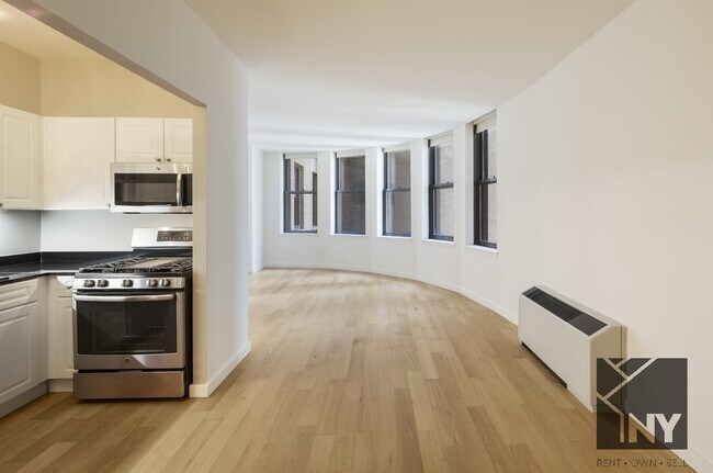 225 Rector Pl New York, NY 10280 photo 2