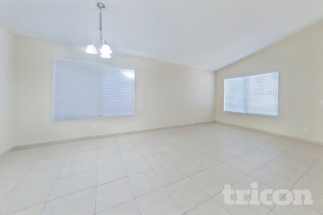 15028 W Elko Dr Surprise, AZ 85374 photo 4