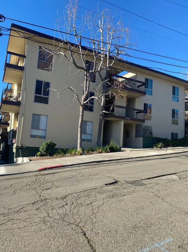 551 Jean St, Oakland (Condo) photo 2