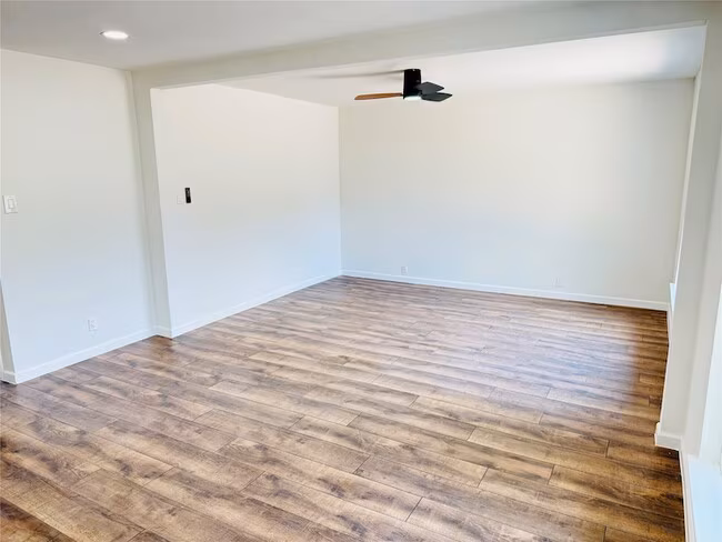 740 Bimebella Ln Dallas, TX 75211 photo 2