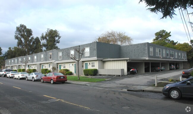 Colony House Apartments photo 2