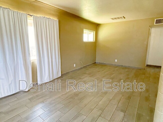 2138 E Turney Ave Phoenix, AZ 85016 photo 3
